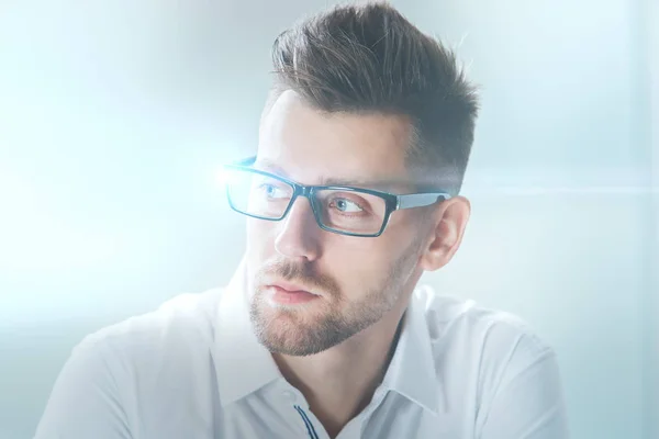 Geschäftsmann mit Brille — Stockfoto