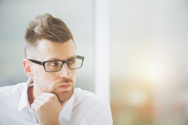 Geschäftsmann mit Brille — Stockfoto