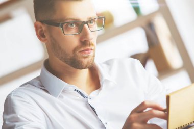 Spiral Not Defteri ile Avrupa iş adamı