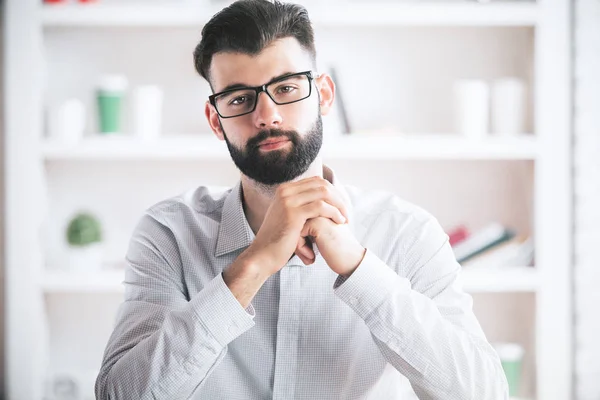 Nachdenkliches Typenporträt — Stockfoto