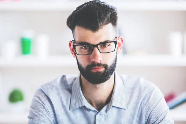 Nachdenkliches Jungenporträt — Stockfoto