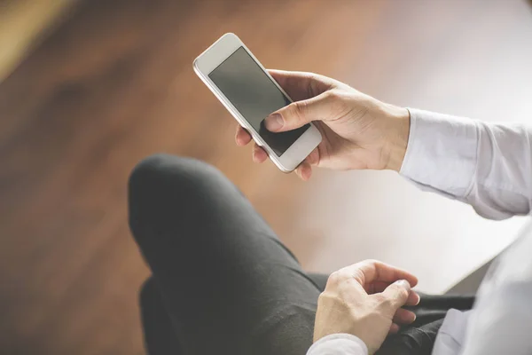 Hand using smartphone — Stock Photo, Image