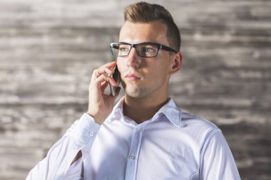 Yakışıklı erkek Evet