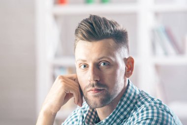 yakışıklı erkek portre