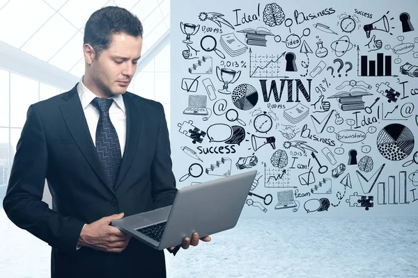 Man using laptop in room — Stock Photo, Image