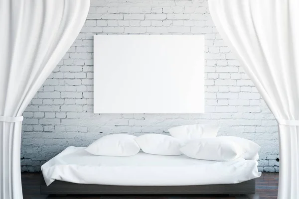 Sofá e quadro branco no interior de tijolo — Fotografia de Stock