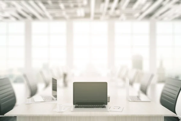 Quaderno sul tavolo da conferenza — Foto Stock