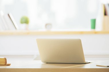 Açık dizüstü geri