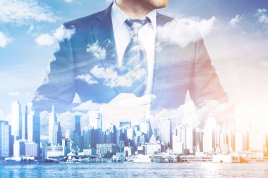 Düşünceli işadamı uygun ve güneş ışığı ile soyut şehir arka plan bağla. Başarı kavramı