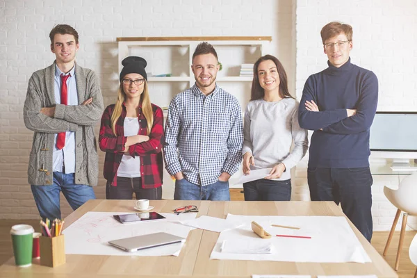 Attractive young men and women in office — Stock Photo, Image