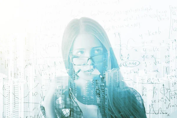 Chica con fórmulas matemáticas — Foto de Stock