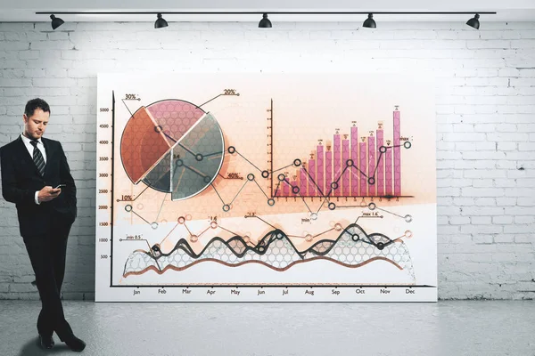 Man with business chart — Stock Photo, Image