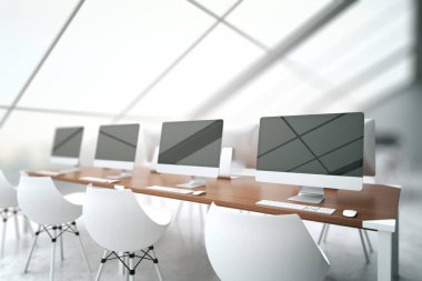 Boş bilgisayarlar tarafı ile Office