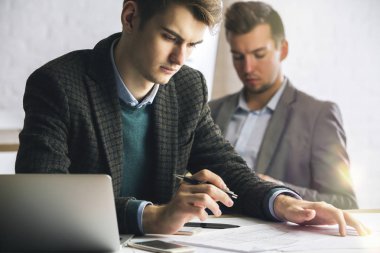 Yakışıklı erkek çizim mimari kroki