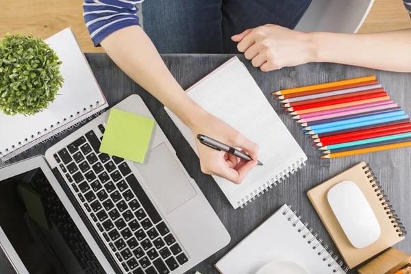 Woman doing paperwork top — Stock Photo, Image