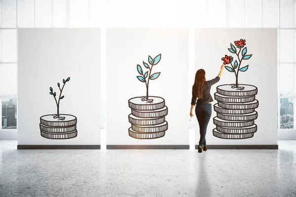 Baksidan på ung kvinna i ljus betong interiör med utsikt över staden ritning växande mynt på affischer. Finance koncept. 3D-rendering — Stockfoto