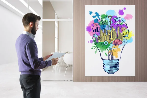 Sidovy av stilig ung affärsman med dokument i handen tittar på färgglada business skiss på affisch. Idé-konceptet. 3D-rendering — Stockfoto