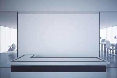 Resepsiyon ve boş duvar ile iç