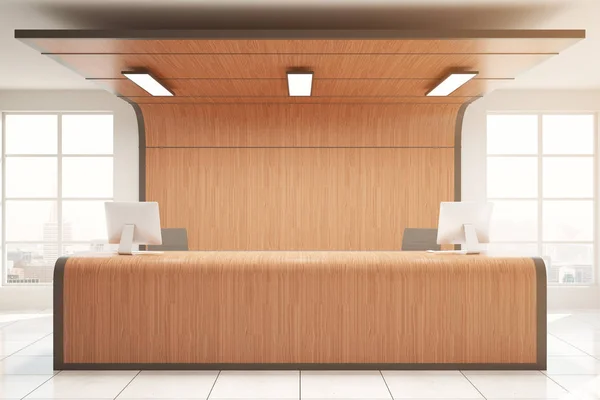 Vue de face de la réception moderne en bois à l'intérieur . — Photo