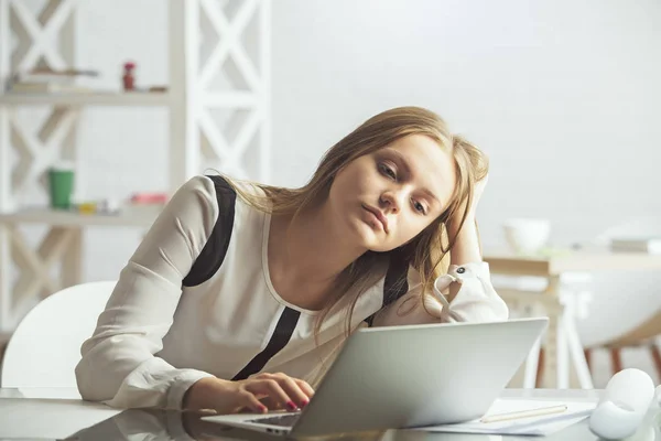 Exhausted woman using laptop — Stock Photo, Image