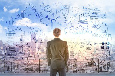 Arkadan görünüşü şehir görünümü ve Özet dijital iş çizelgeleri ile çatıda duran genç iş adamı. Başarı kavramı