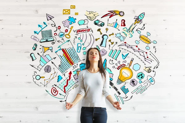 Meditar joven europea sobre fondo de madera con croquis de negocios de colores. Concepto de éxito — Foto de Stock