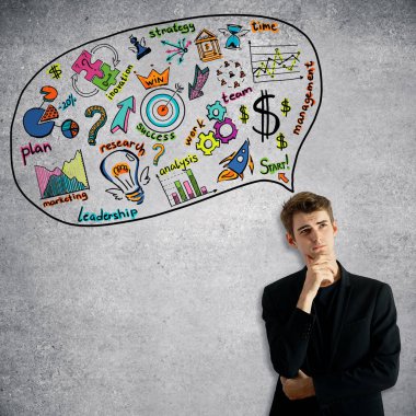 Renkli iş kroki düşünce balonu içinde beton zemin üzerine düşünceli genç iş adamı. İletişim kavramı