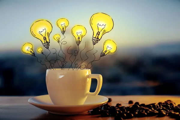 Primer plano de la taza de café con lámparas abstractas sobre fondo borroso de la ciudad. Concepto de idea —  Fotos de Stock