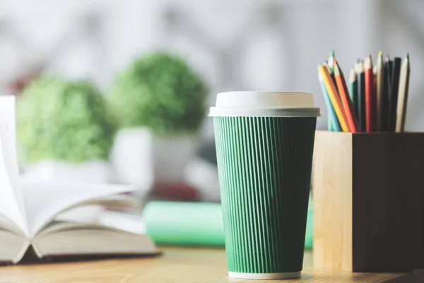 Tazza di caffè e altri articoli — Foto Stock