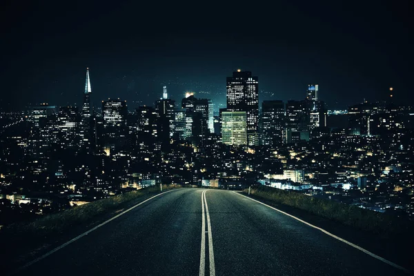 Road leading to night city — Stock Photo, Image