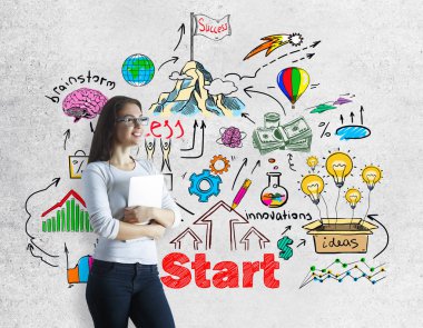 Neşeli genç Avrupa Bayan iş kroki beton zemin üzerine. Liderlik kavramı