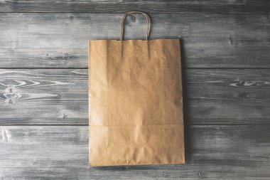 Kahverengi alışveriş çantası açık
