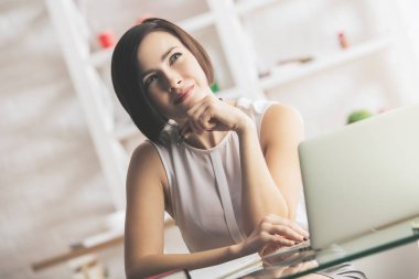 Genç Bayan defter kullanma