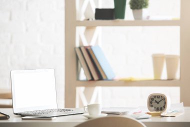 Office Masaüstü beyaz dizüstü bilgisayar ile