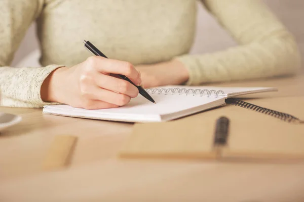 Woman writing in notepad — Stock Photo, Image