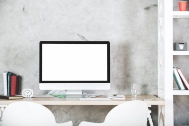 Beyaz pc ile çağdaş İşyerinde