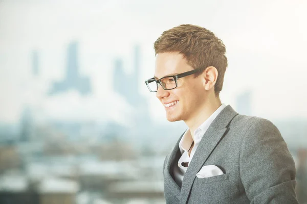 Smiling businessman portrait — Stock Photo, Image