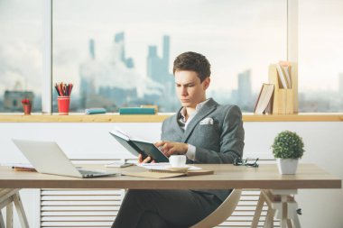 Odaklı iş adamı okuma kitabı 