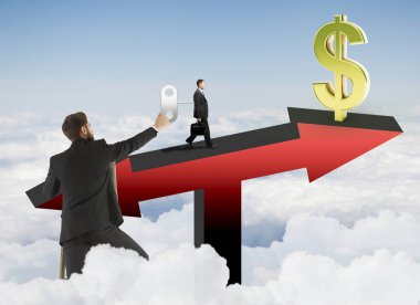 Gökyüzü arka plan üzerinde altın dolar işareti olan kırmızı ok üzerinde yürümeye çalışan kadar sarma işadamı soyut görüntüyü ölçeklendirir. Ekonomi kavramı. 3D render 