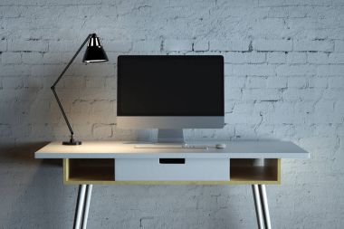 Yaratıcı masaüstü bilgisayar ile 