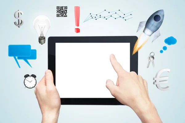 Mãos segurando e apontando para tablet com tela branca vazia e ícones de negócios criativos em fundo cinza. Faz asneira, conceito de Startup. Renderização 3D — Fotografia de Stock