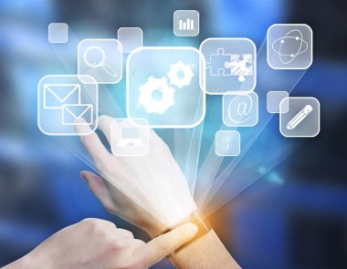 Adam akıllı izle soyut medya hologram ile kullanarak eller. Aygıt kavramı. 3D render 