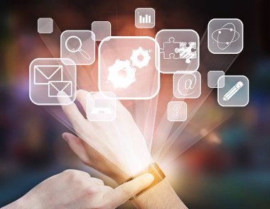 Adam akıllı izle soyut medya hologram ile kullanarak eller. Bilgi işlem kavramı. 3D render 