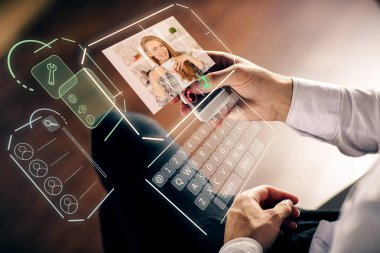 Adam akıllı telefon iletişim 