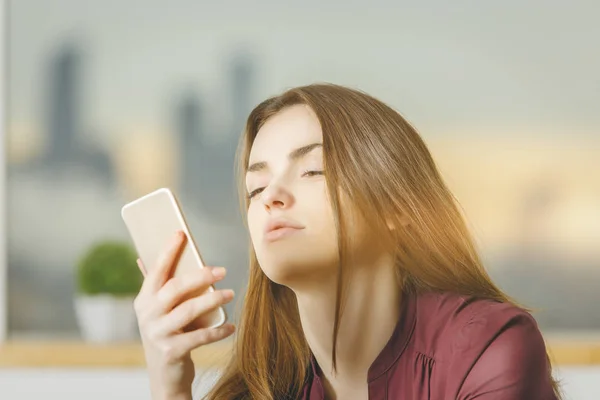 European lady using cellphone — Stock Photo, Image