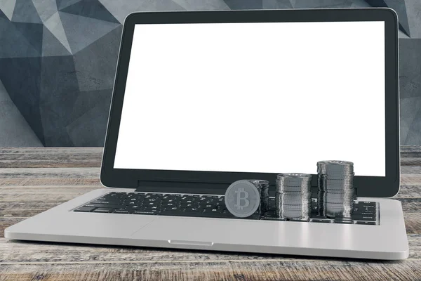 Laptop klavye ahşap masaüstüne yerleştirdiğiniz boş beyaz ekran ile Bitcoin kazık yer. Soyut poligonal duvar içinde belgili tanımlık geçmiş. Cryptocurrency kavramı. Alay etmek yukarıya, 3d render 