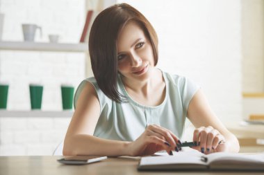 Evrak işi güzel iş kadını 