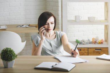 İşkadını üstünde evrak işi telefon 