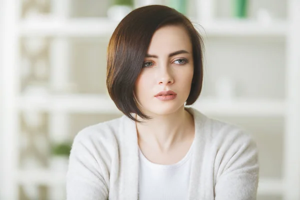 Porträt einer jungen Frau — Stockfoto