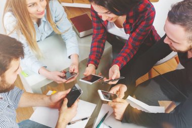 İletişim, bağlantı ve teknoloji kavramı 